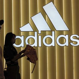 Les restrictions sanitaires en Chine plombent les ventes d'Adidas dans le pays.