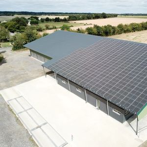 Energies de Loire équipe en panneaux photovoltaïques tous types de bâtiments agricoles.