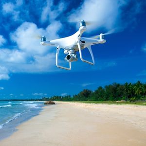 « C'est une île tropicale et montagneuse où l'on peut imaginer de nouvelles utilisations des drones. »
