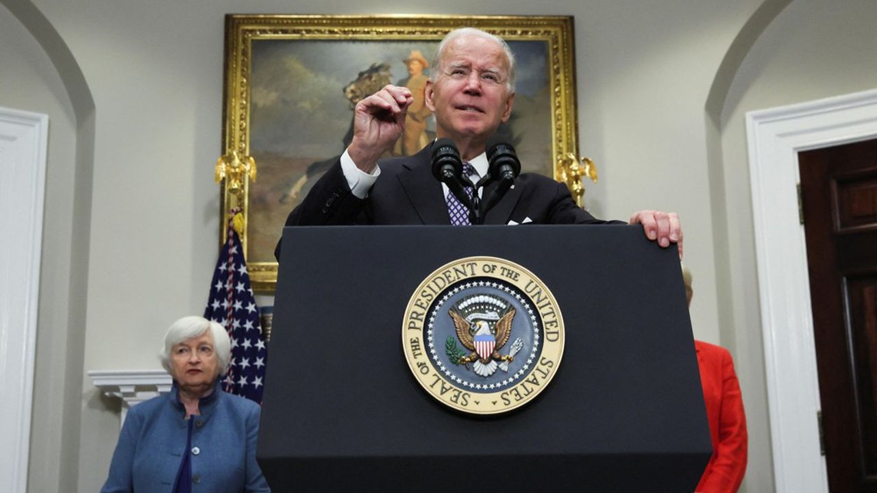 « Il est temps que ces entreprises cessent de profiter de la guerre », a lancé Joe Biden lundi à la Maison-Blanche.