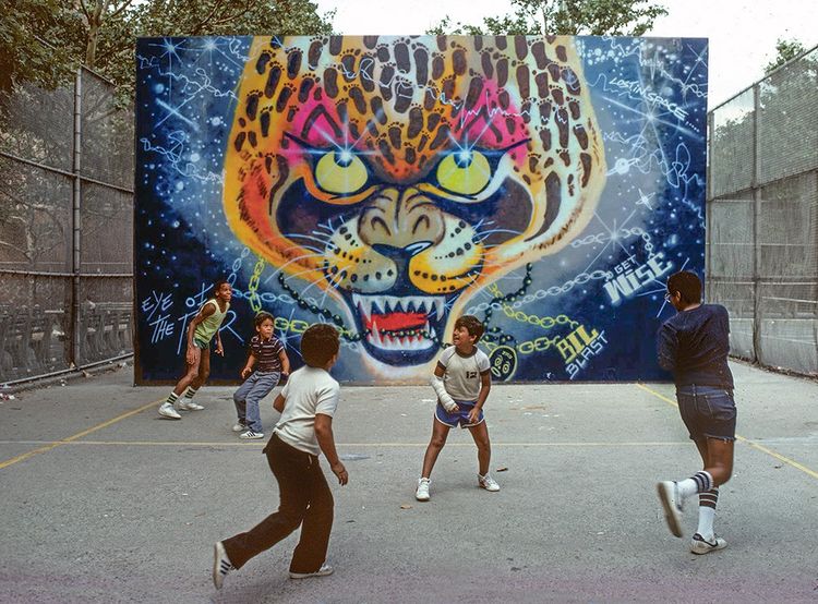 アッパー ウェスト サイドのハンドボール コートで、1982 年にビル ブラストが描いた「虎の目」。