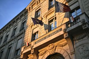 Les syndicats dénoncent une externalisation des missions régaliennes de la Banque de France.