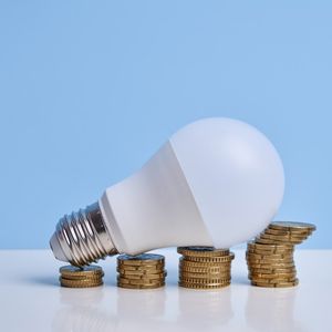 « La hausse des tarifs de gaz et d'électricité sera donc limitée pour une partie des consommateurs à 15 %, au-dessus du plafond fixé à 4 % à l'heure actuelle. »