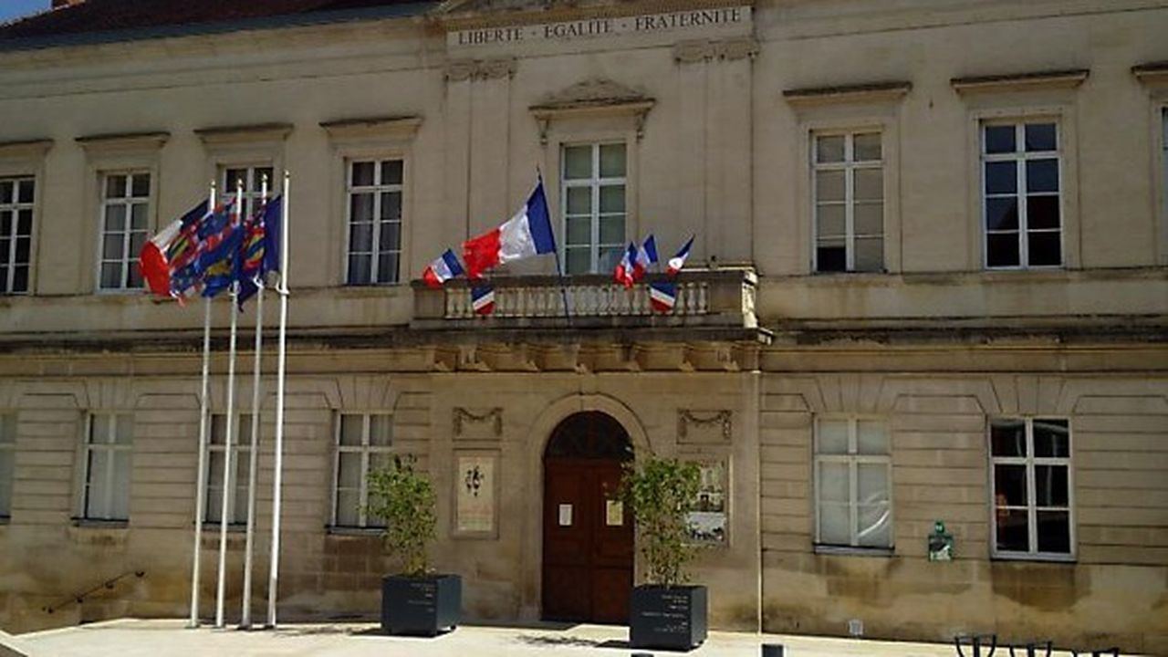 La mairie de Montbard est dirigée par Laurence Porte.