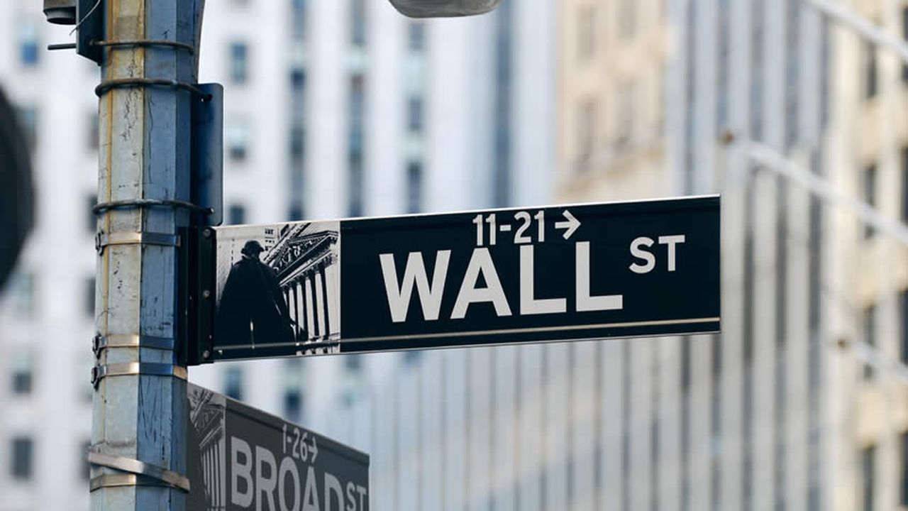 Wall Street termine en baisse après des indicateurs confortant le scénario d'une forte hausse des taux