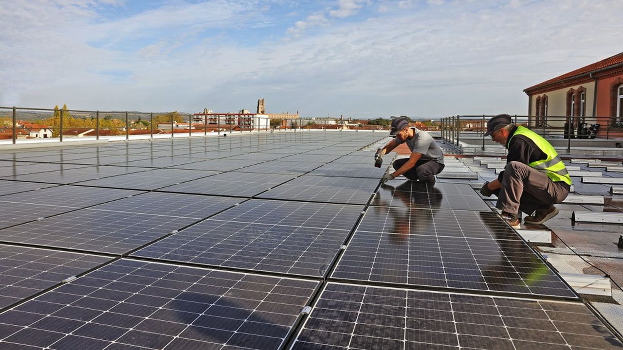 L'université d'Albi a fait entièrement recouvrir de panneaux photovoltaïques le toit d'un de ses bâtiments.