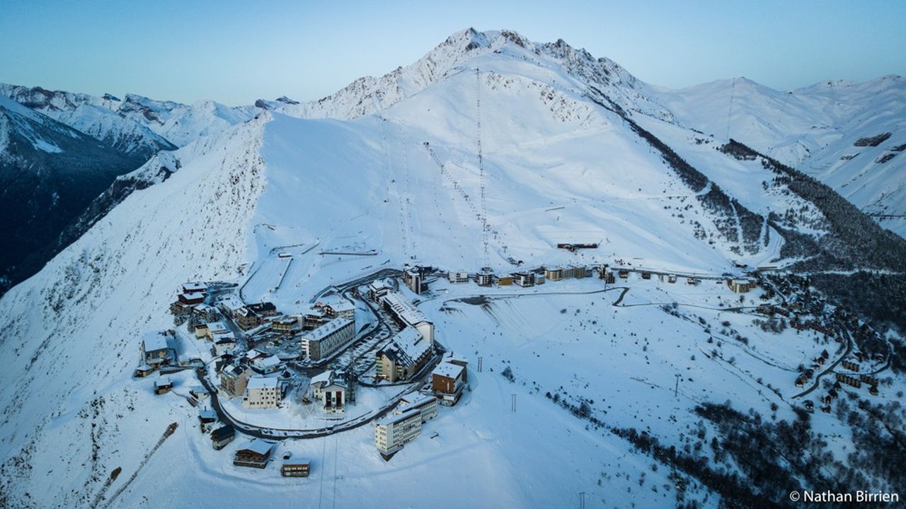 Le domaine skiable compte 59 pistes sur 100 kilomètres.