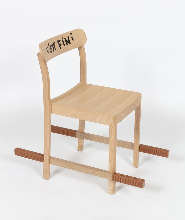 Chaise »C'est fini» par Philippe Starck.
