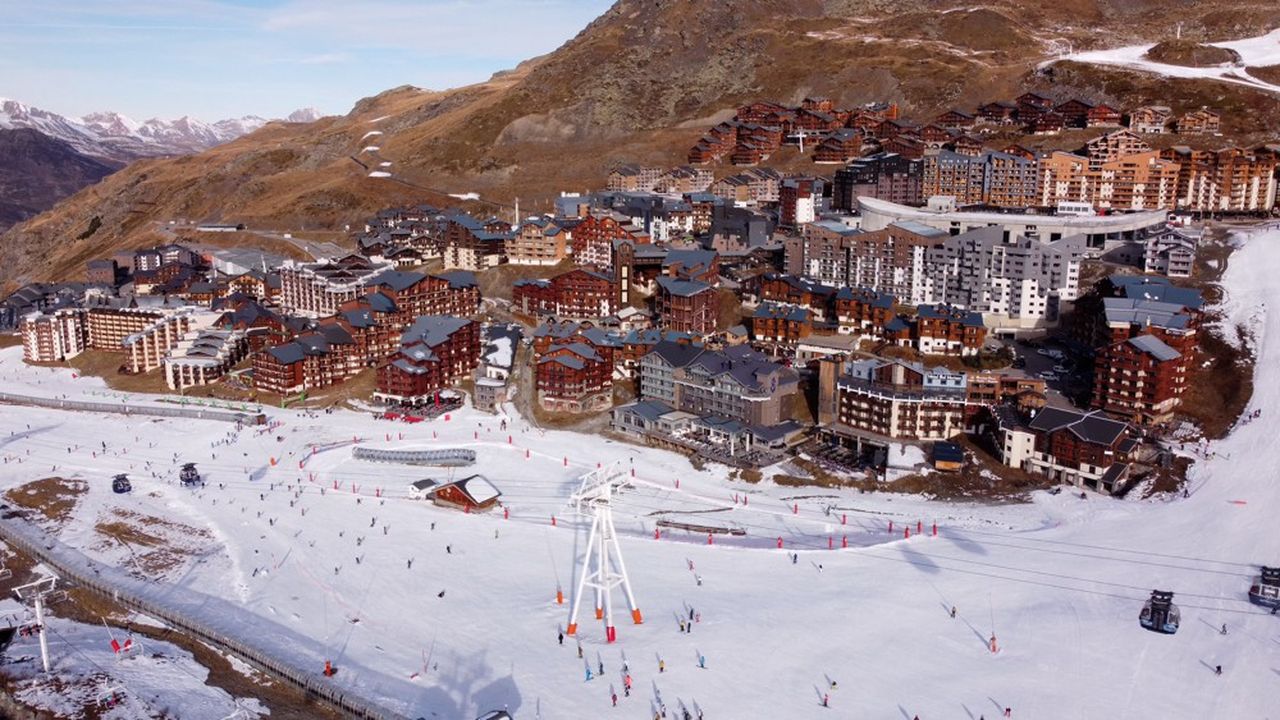 D'après une étude dévoilée ce 29 novembre 2022, 48 % des logements des stations de ski seraient des passoires thermiques, presque 3 fois plus que la moyenne nationale.
