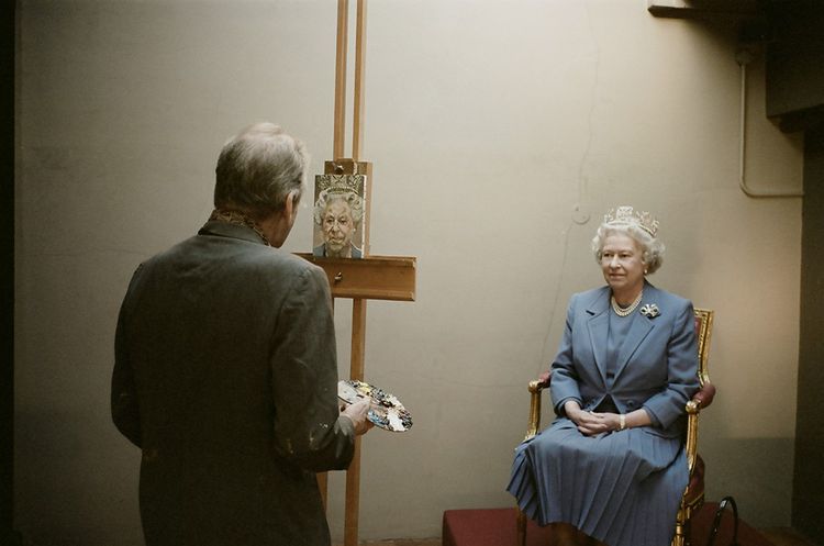Une photo de David Dawson prise lors d'une séance de pose de la reine Elisabeth pour Lucian Freud, en 2000.