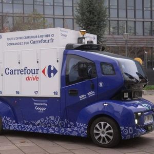 Carrefour expérimente une navette autonome depuis son si�ège de Massy, dans l'Essonne, jusqu'au plateau de Saclay et l'école Polytechnique.