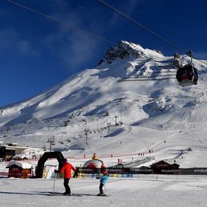 La Compagnie des Alpes opère dans une dizaine de stations de sports d'hiver, dont le domaine skiable de Tignes.