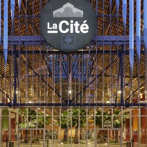 Les halles Latécoère, rebaptisées «La Cité», à Toulouse, accueillent aujourd'hui des espaces dédiés à l'innovation collaborative et durable.
