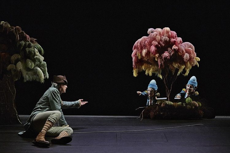 « Le Voyage de Gulliver », des marionnettes figurent les Lilliputiens. (Ici au théâtre de l'Athénée.)