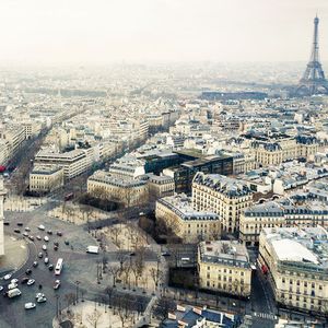 En 2022, la place de Paris était au 7e rang mondial sur les monnaies en termes de volumes, et au 5e sur les produits dérivés de taux d'intérêt.