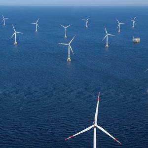 Les poids lourds européens de l'énergie ont dominé mercredi le premier appel d'offres dans l'éolien en mer flottant lancé par la Californie.