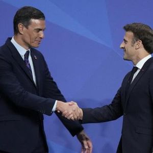 Les relations entre Pedro Sanchez et Emmanuel Macron se sont réchauffés depuis l'abandon d'un projet de gazoduc qui devait passer par les Pyrénées, auquel Paris s'opposait.