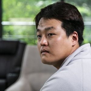 L'entrepreneur de 31 ans à l'origine des monnaies virtuelles Terra USD et Terra Luna est recherché par la Corée du Sud depuis un mandat d'arrêt émis mi-septembre.