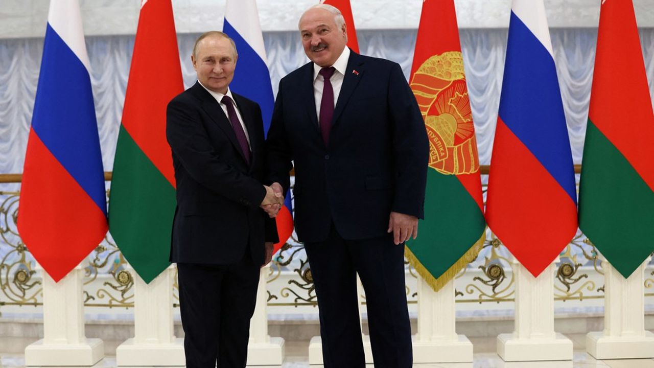 Vladimir Poutine et Alexandre Loukachenko à Minsk ce lundi.