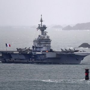 Emmanuel Macron aura passé la nuit sur le porte-avions « Charles de Gaulle » avant de rejoindre la conférence Bagdad II en Jordanie.