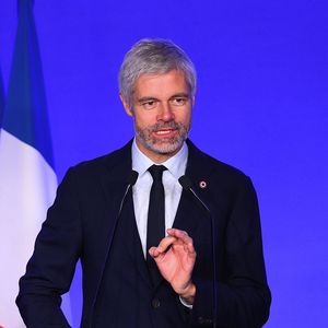 Laurent Wauquiez, le président de la région Auvergne-Rhône-Alpes refuse de régler les 168 millions d'euros que lui réclame la SNCF pour absorber les surcoûts liés à la flambée des prix de l'énergie.