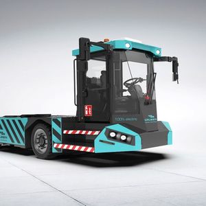 Amazon va équiper ses sites américains de tracteurs de parc ATM électriques de Gaussin, qui peuvent transporter des remorques et semi-remorque de 38 tonnes.