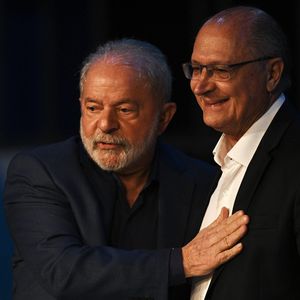 Lula et son vice-président, Geraldo Alckmin (photographiés ici le 13 décembre) dénoncent l'Etat du Brésil dont ils ont hérité après le mandat de Jair Bolsonaro