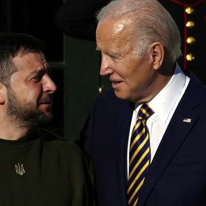 Volodymyr Zelensky accueilli par Joe Biden à la Maison-Blanche le 21 Décembre, comme pour dire à Poutine : « Ne vous faites pas d'illusions, l'Amérique est à nos côtés, vous n'avez aucune chance de l'emporter. »
