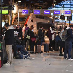 Près de la moitié des contrôleurs se sont déclarés en grève, provoquant l'annulation d'un train sur trois vendredi dernier, et de deux sur cinq samedi 24 et dimanche 25 décembre 2022.