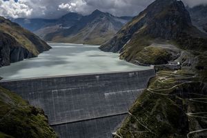 Un parc solaire pourrait bientôt être construit à proximité du barrage hydroélectrique de Grande-Dixence, dans le Haut-Valais.