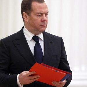 Le numéro deux du Conseil de sécurité russe, Dmitri Medvedev, prédit pour 2023 un déchaînement de guerres, annexions et banqueroutes au sein de l'Occident détesté.