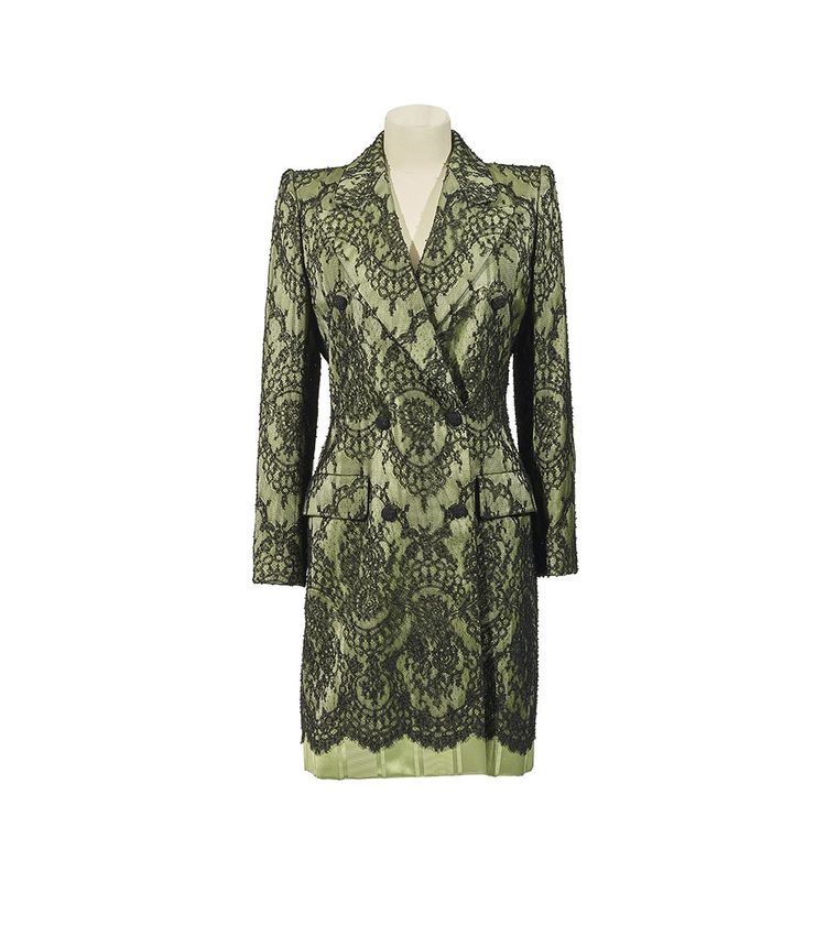 Manteau de soir de satin vert amande et dentelle noire, automne-hiver 1985, estimé entre 1 000-1 500 €.