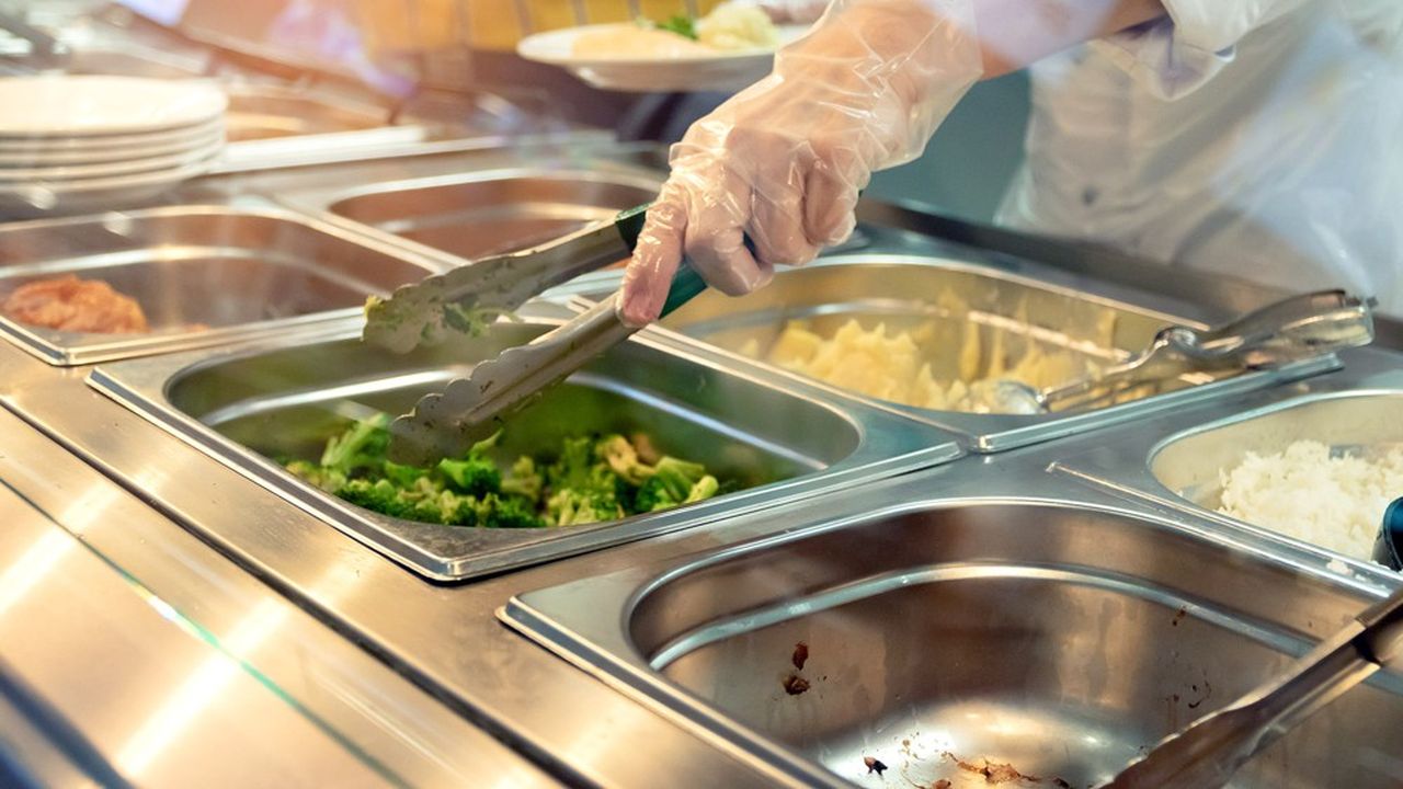 La nouvelle cuisine centrale permet de préparer tous les jours des repas pour 18 collèges et 36 crèches du Val-de-Marne.
