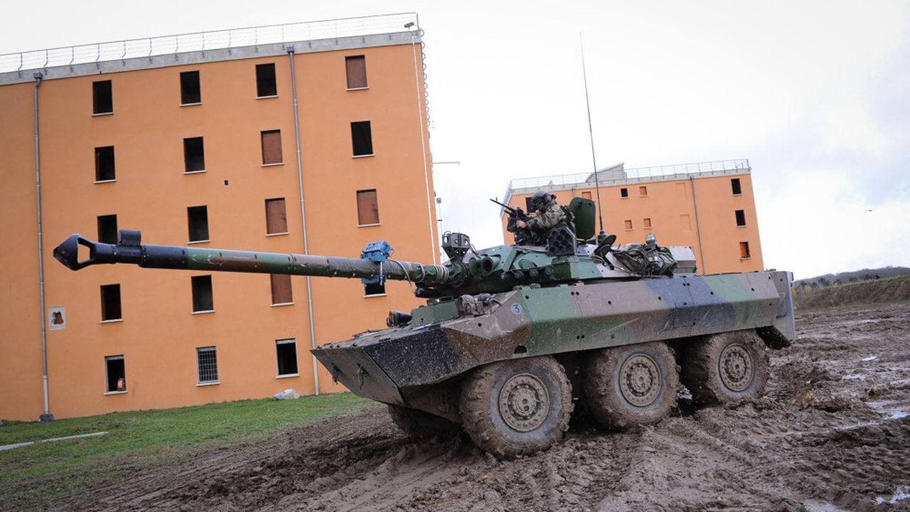 Le blindé AMX 10 RC est relativement léger et peu puissant mais très adapté au combat urbain, essentiel en Ukraine, comme l'illustre cet entraînement dans le site Cenzub (Aisne), unique en Europe.
