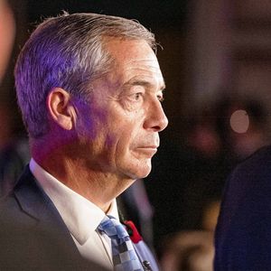 Sept ans plus tard, l'ombre de Nigel Farage continue de planer sur la politique britannique.