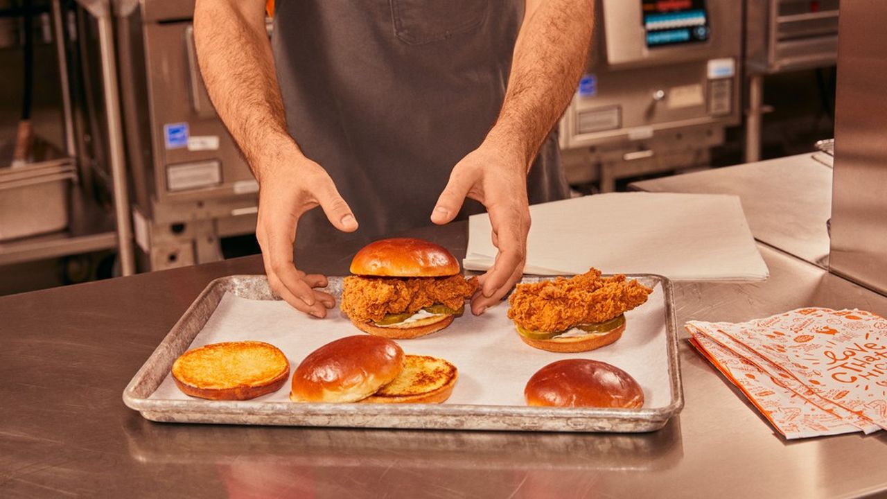 Le « chicken sandwich », à base de poulet mariné 12 heures dans des épices cajuns, est le produit emblématique de la marque.