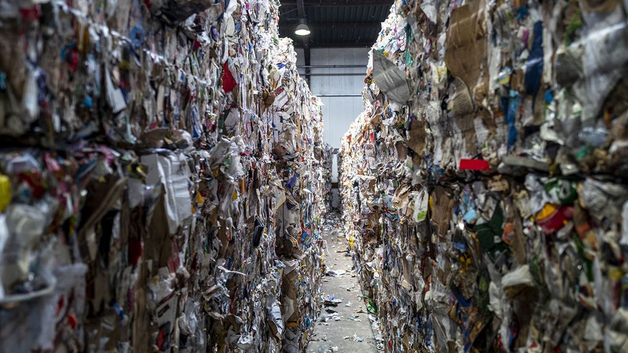En France, le taux de recyclage des déchets municipaux atteint péniblement 44 %, bien loin des 67 % de nos voisins allemands.