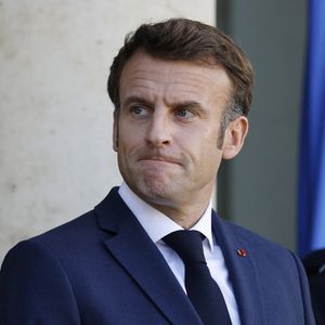 Emmanuel Macron, qui a réalisé 37 % auprès des retraités lors du premier tour de l'élection présidentielle en 2022, entend les préserver de la réforme à venir.
