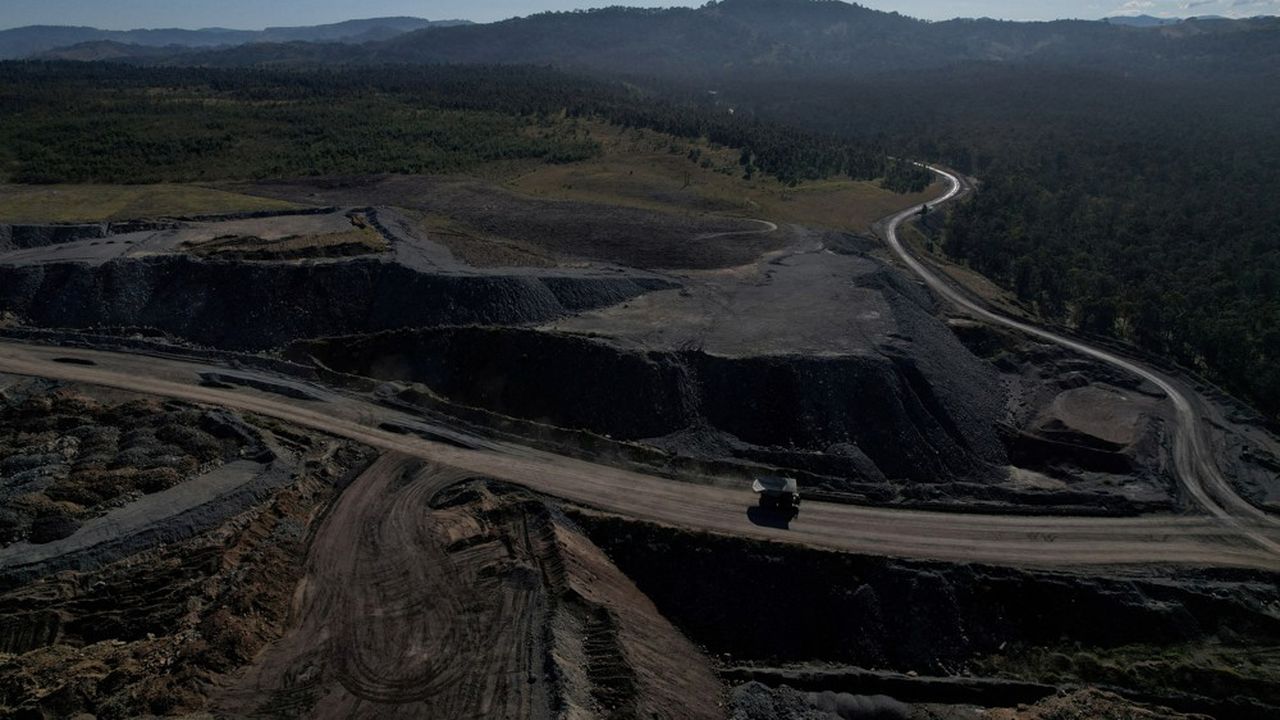 D'ici à 2035, le géant Glencore entend fermer 12 mines de charbon.