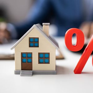 Face à la hausse des taux d'emprunt immobilier, la Fnaim appelle à des mesures pour protéger le pouvoir d'achat des ménages.
