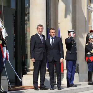 Emmanuel Macron et l'ancien Premier ministre Andrej Babis, candidat à la présidentielle tchèque (photographiés ici en 2018) se sont rencontrés mardi à Paris.