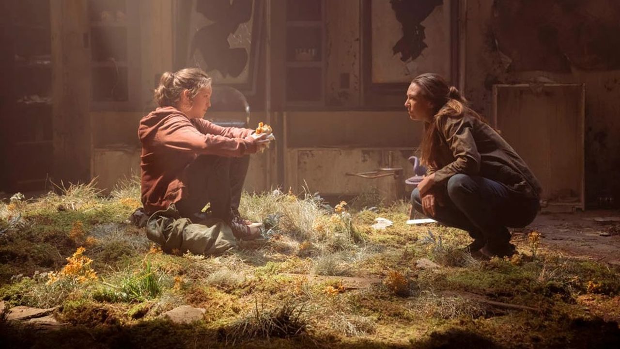 Bella Ramsey (Ellie) et Anna Torv (Tess) dans 'The Last Of Us'