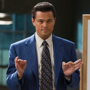 Leonardo DiCaprio, dans le film « Le Loup de Wall Street », qui raconte l'ascension vers la fortune d'un courtier en bourse aux pratiques malhonnêtes.