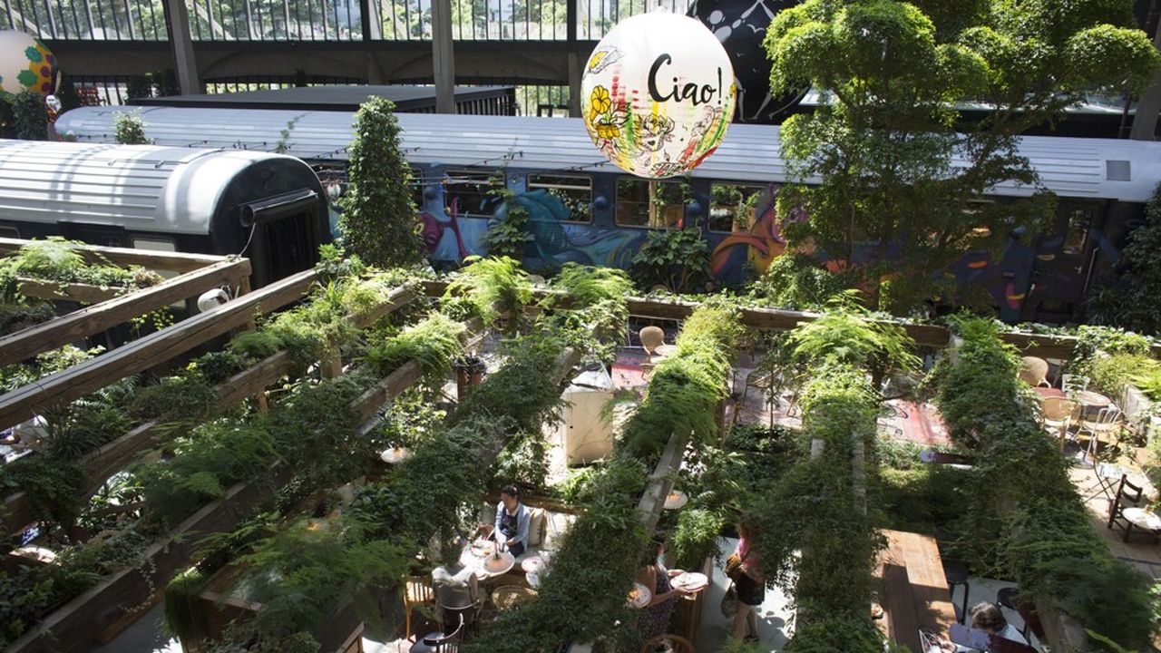 Le restaurant La Felicita, ouvert au sein de la Station F à Paris, est avec un des plus grand food court d'Europe avec plus de 1.000 places assises sur 4.500 mètres carrés.