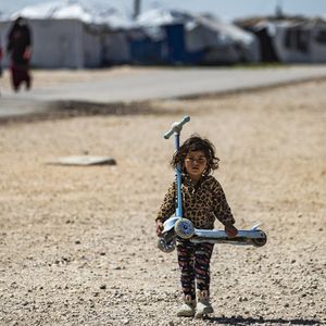 Les 15 femmes et les 32 enfants de jihadistes étaient retenus dans le camp de Roj, dans le nord-est de la Syrie, sous contrôle kurde.
