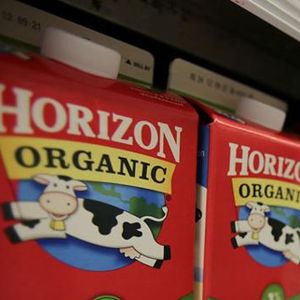 Horizon Organic et Wallaby, spécialisées dans le lait, les yaourts et le beurre bio, représentent environ 3 % des ventes de Danone