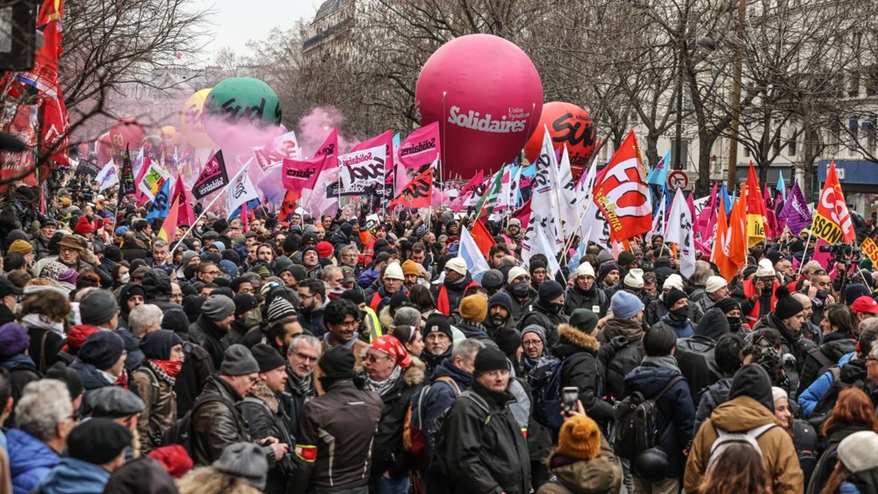 Journée de mobilisation contre la reforme des retraites, le 19 janvier à Paris : 80.000 manifestants selon la police, contre 400.000 pour la CGT .