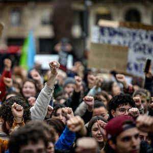 Manifestation à Bordeaux où 16.500 personnes ont défilé selon la préfecture ce mardi 31 janvier (à peu près autant que le 19 janvier). Selon les chiffres communiqués par les préfectures, ils étaient par exemple 14.000 à Rouen (contre 13.000 le 19), 12.000 au Havre (contre 11.000) ou 28.000 à Nantes (contre 25.000). A Marseille, quelque 40.000 personnes ont défilé, contre 26.000 le 19 janvier. Une nouvelle fois, les villes moyennes semblaient en pointe avec 7.000 manifestants à Alès (Gard, 35.000 habitants) ou 8.500 à Angoulême (9.000 le 19).