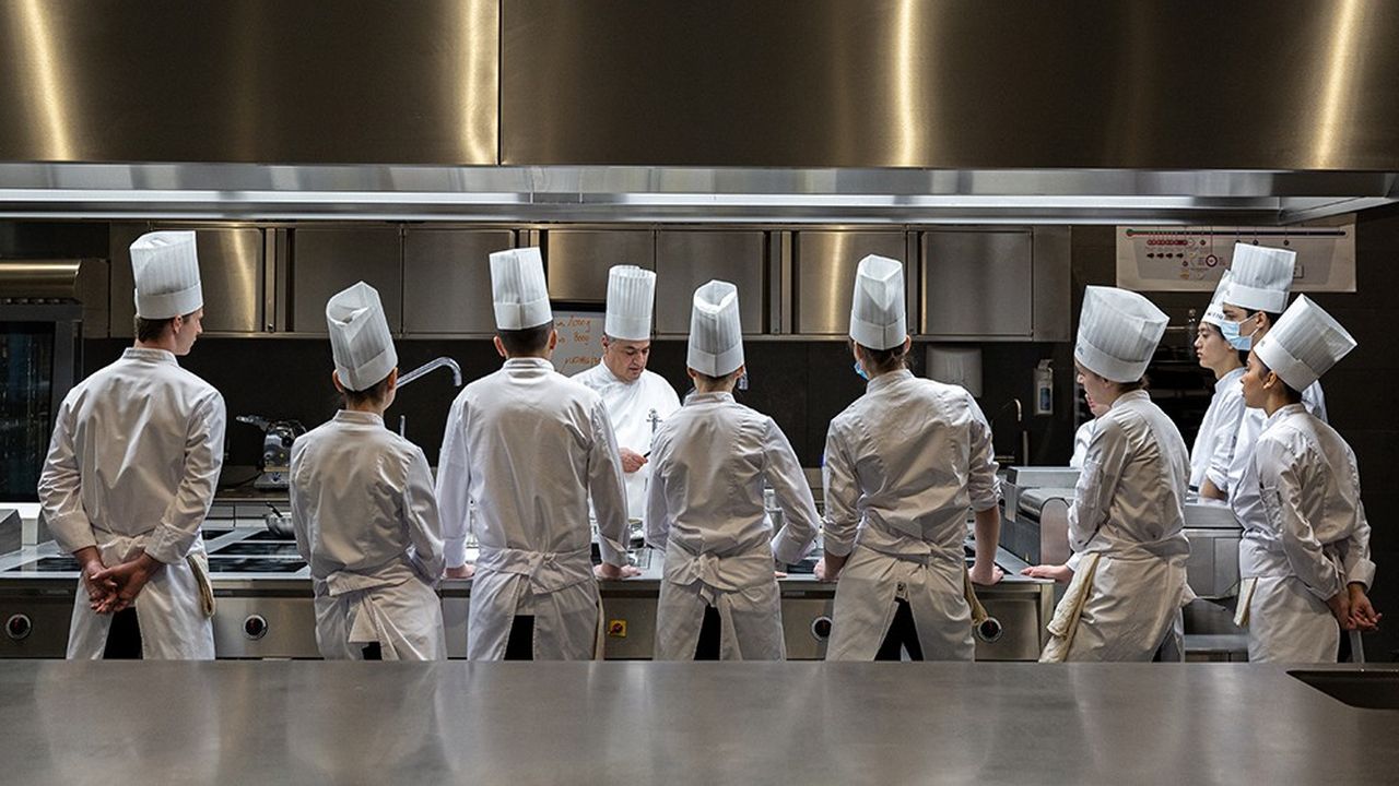 A l'Ecole hôtelière de Lausanne, le 16 février 2023, durant un cours pratique de recherche & développement en cuisine.