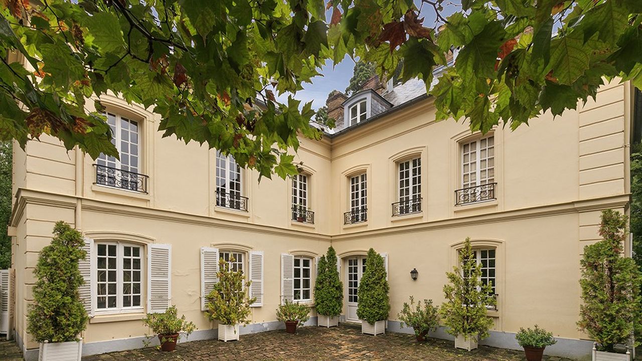 Cet hôtel particulier à Versailles est proposé à 3,2 millions d'euros.